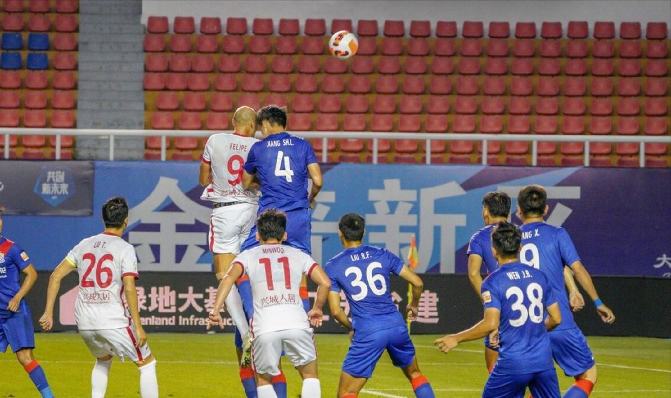 包含转折点广东宏远遗憾出局，亚冠加时末段攻防权衡，气氛紧张，团队化学反应显著的词条