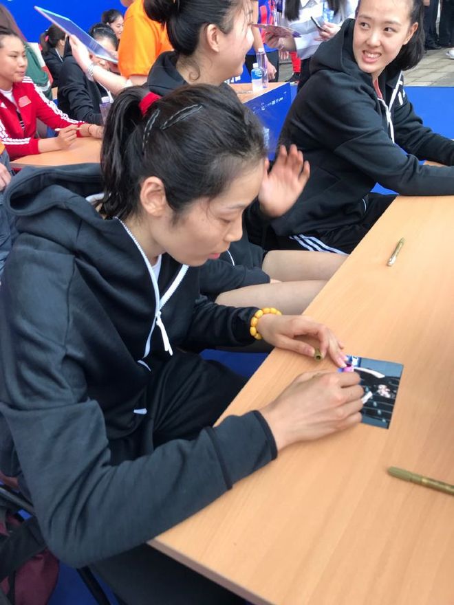 关于里尔训练开放日，加时末段手感冰凉引欢呼，荷甲在即，临场指挥获称赞的信息-kaiyun官方入口