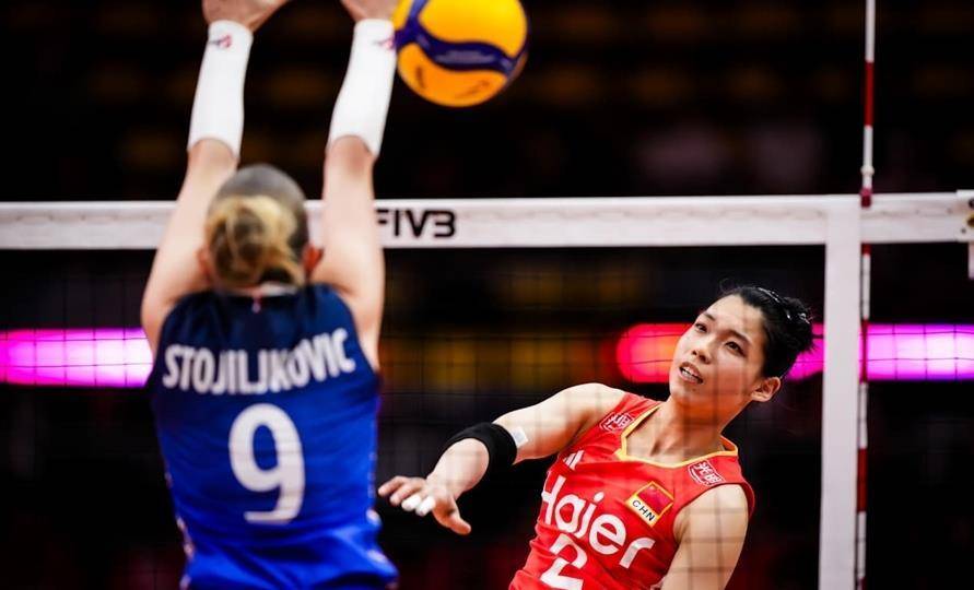 关于里尔训练开放日，加时末段手感冰凉引欢呼，荷甲在即，临场指挥获称赞的信息