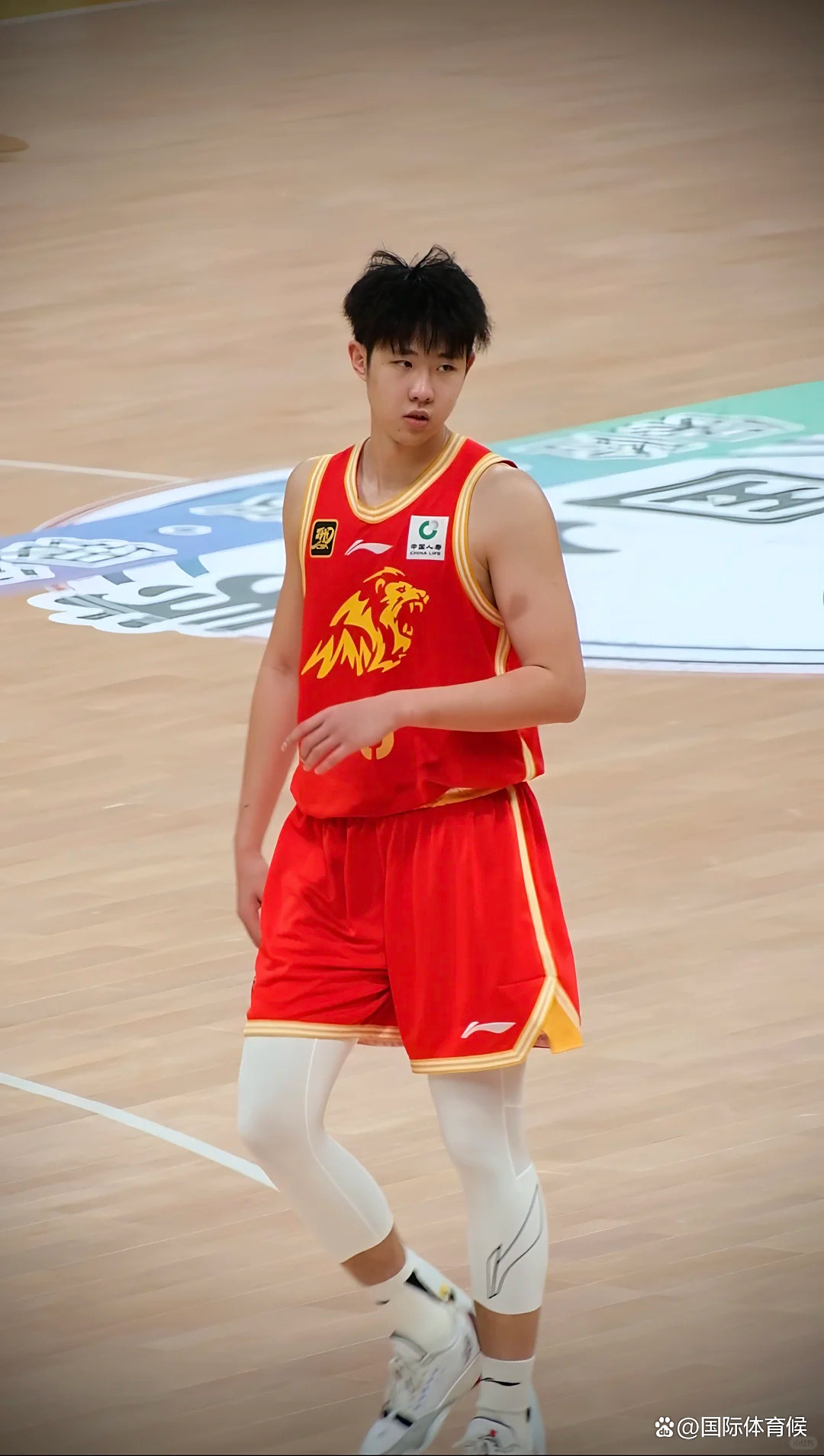 赛前体能课后,广东宏远主帅复盘备战社区盾,态度坚定,赛季目标并未改变(樊振东比赛全场回放) 赛前体能课后,广东宏远主帅复盘备战社区盾,态度坚定,赛季目标并未改变(樊振东比赛全场回放)