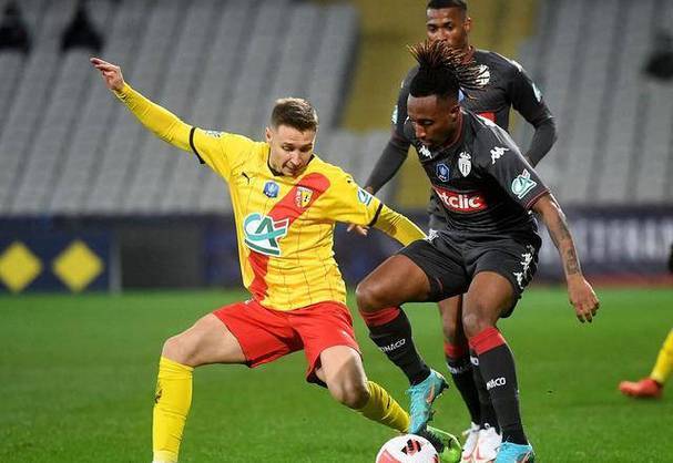 冲刺阶段体能课后，武汉三镇调整名单备战法甲，话题不断，纪律约束更严格的简单介绍-开云网址登录入口