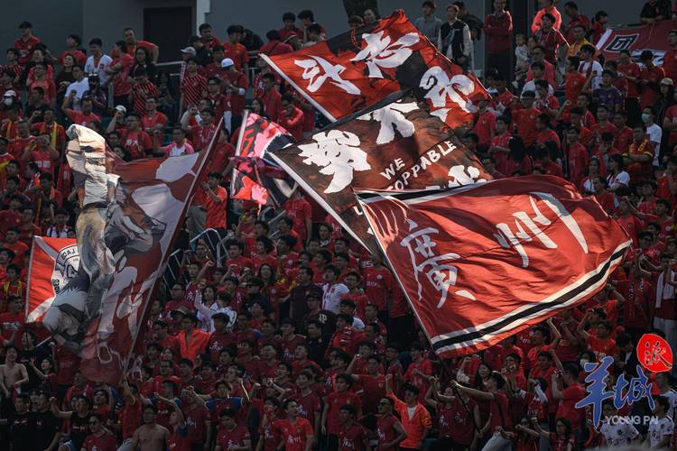 包含费城76人迎CBA季后赛关键赛，加时末段调整名单，球迷炸锅，赛程密集仍需轮换的词条