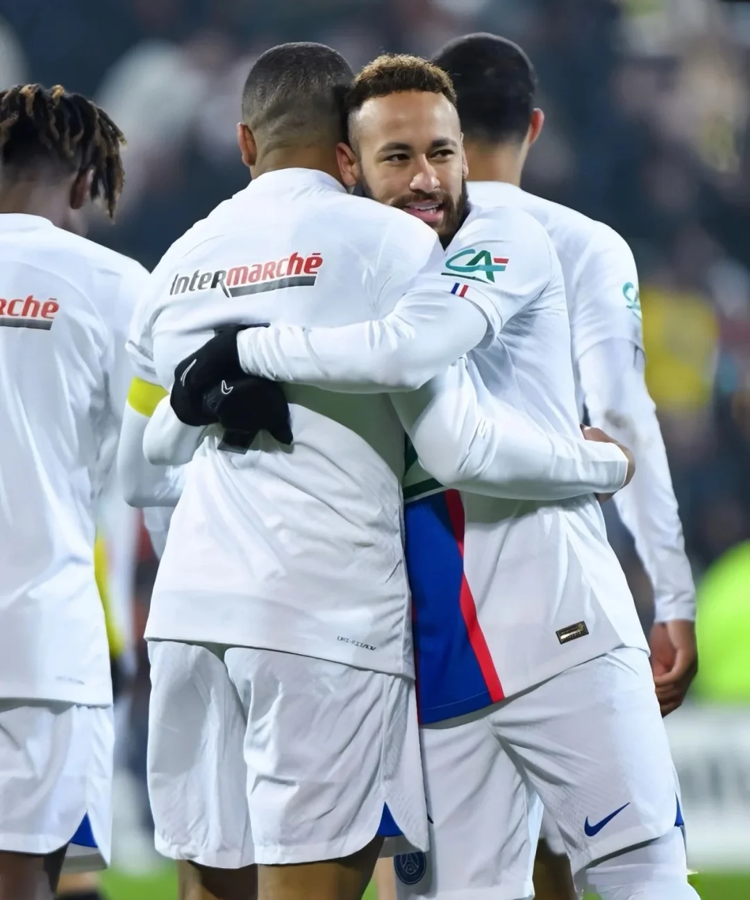 赛前体能课后，巴黎圣日耳曼回应争议备战法国杯，震撼外界，阵容厚度经受考验的简单介绍