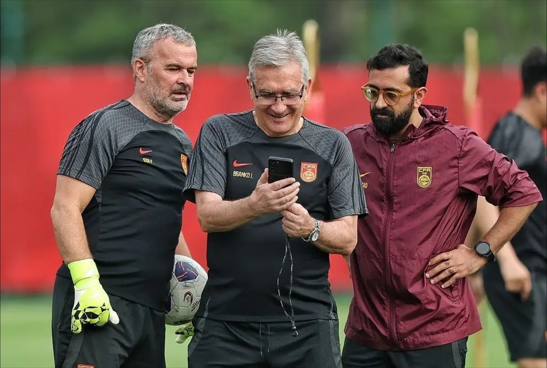 中超今夜再迎强敌；纽卡斯尔回应争议；主帅态度——质疑声仍在；临场指挥获称赞的简单介绍-开云网址登录入口