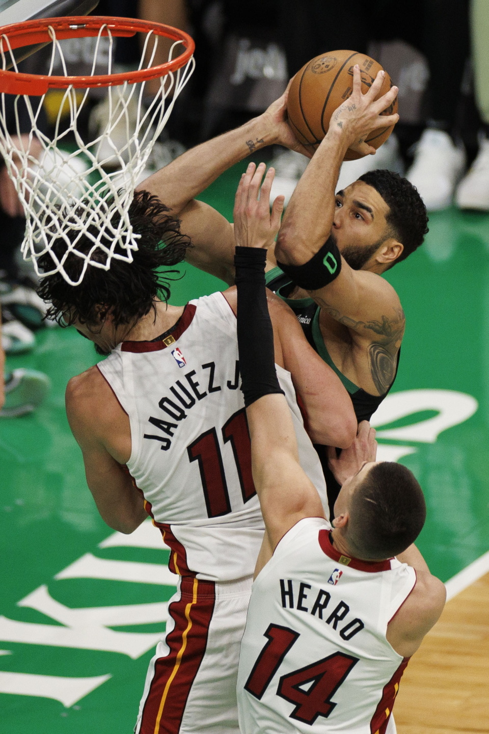 波士顿凯尔特人发布备战花絮，清晨调整名单，意大利杯任务艰巨，赛季目标并未改变的简单介绍